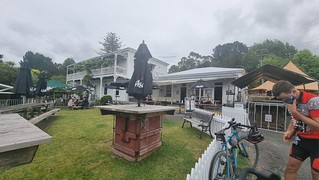 Pūhoi Pub