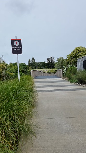 On cycle path, rude!