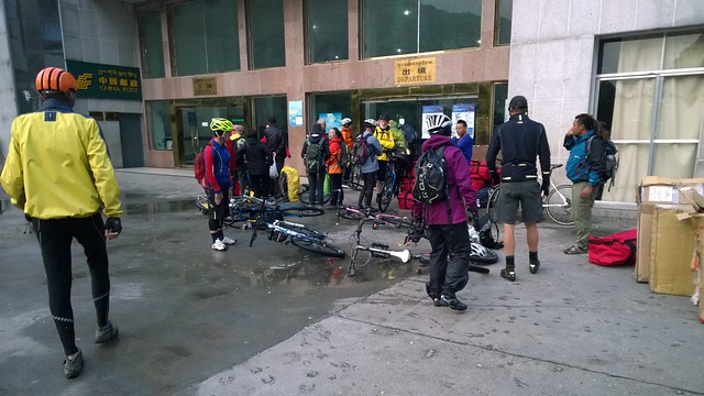 Waiting for departure, Zhangmu