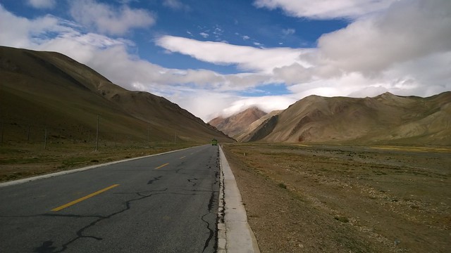 Lalung La Pass towards Nyalam