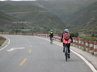 Kambala Pass to Yamzo Yumco (Scorpion) lake ride