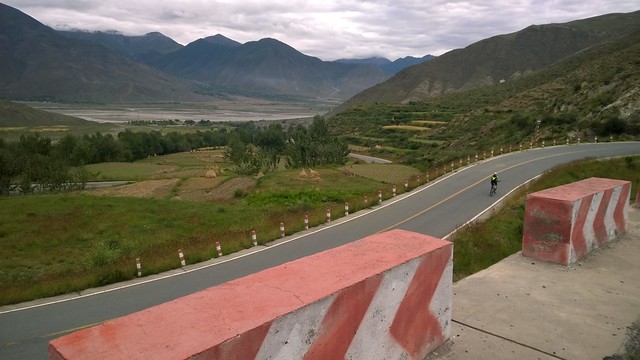 Kambala Pass to Yamzo Yumco (Scorpion) lake ride