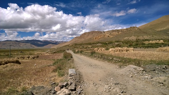 B road towards Everest