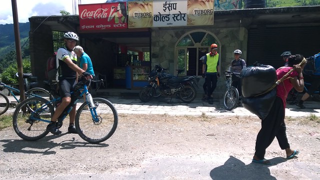 Craig, Arniko Highway pit stop