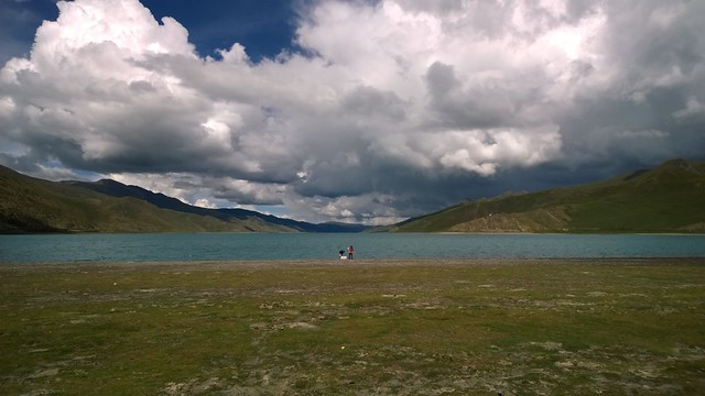 Yamzo Yumco (Scorpion) lake camp