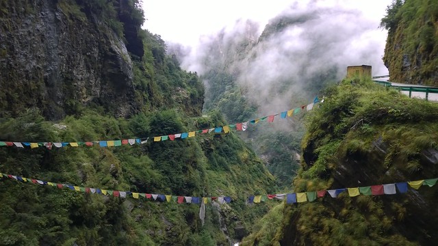 Prayer flags, Nyalam to Zhangmu