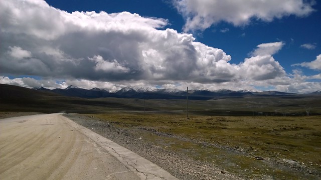 Lhakpa La Pass (downhill!)