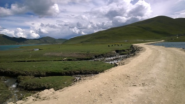 Kambala Pass to Yamzo Yumco (Scorpion) lake ride