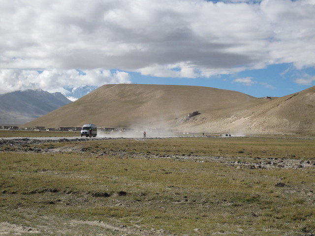 On the road to Tingri