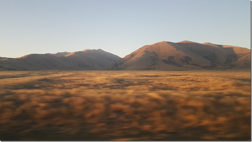 Sunset from the bus on the road to Tekapo Sunset from the bus on the road to Tekapo
