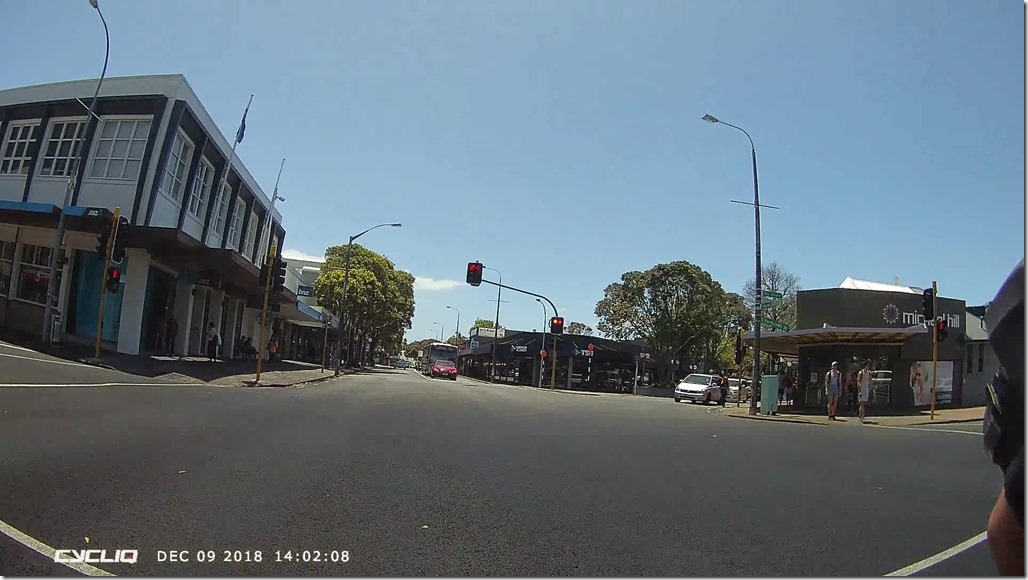2018-12-10_Takapuna_Air_Shadow_Moment(2) 2018-12-10_Takapuna_Air_Shadow_Moment(2)